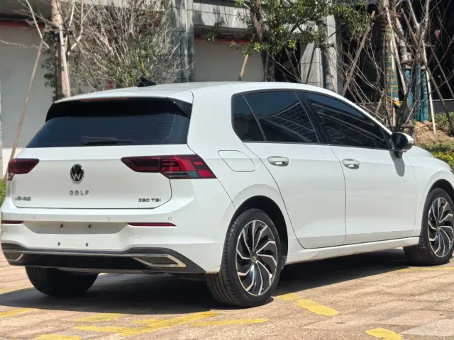 Volkswagen Golf — Фото автомобиля 6