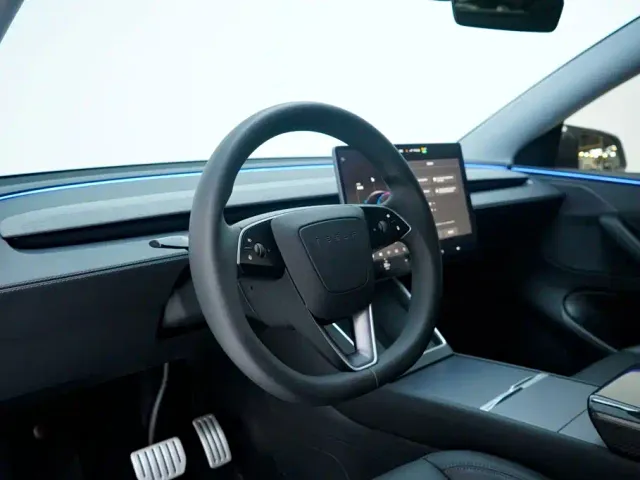 Tesla Model Y — Фото автомобиля 15