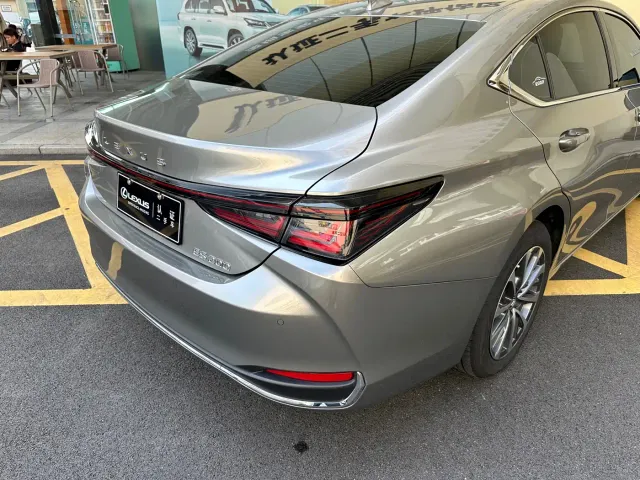 Lexus ES — Фото автомобиля 26