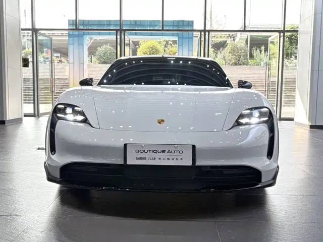 Porsche Taycan — Фото автомобиля 2