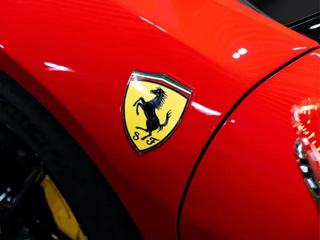 Ferrari SF90 — Фото автомобиля 8