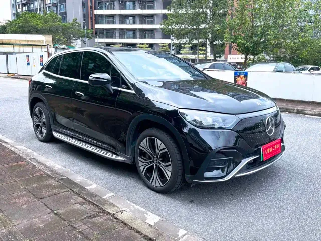 Mercedes-Benz EQE SUV — Фото автомобиля 3