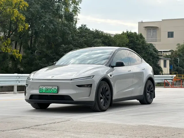 Фотография автомобиля — Tesla Model Y