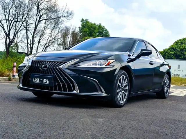 Фотография автомобиля — Lexus ES