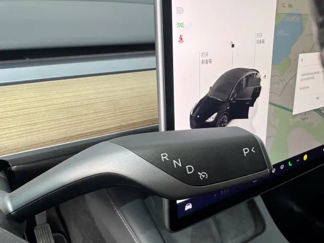 Tesla Model Y — Фото автомобиля 16