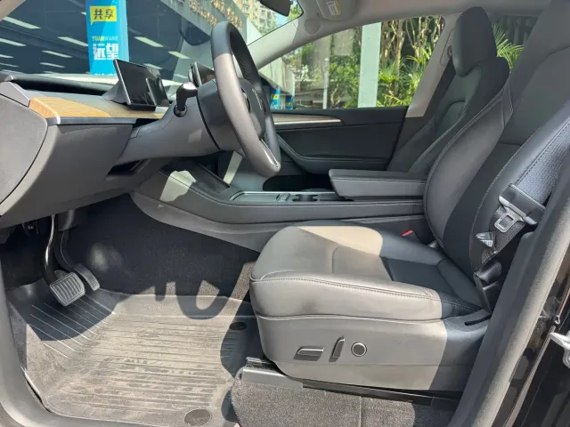 Tesla Model Y — Фото автомобиля 14