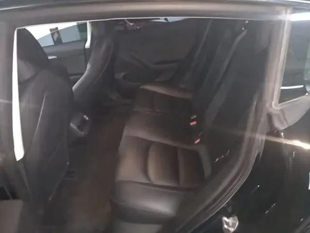 Tesla Model 3 — Фото автомобиля 16