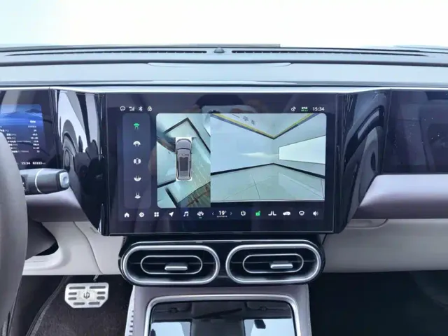 Leapmotor C11 — Фото автомобиля 13