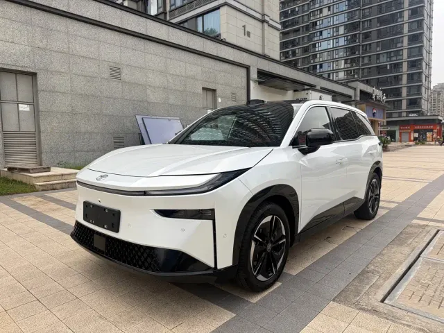 Фотография автомобиля — Toyota BoZhi 3X