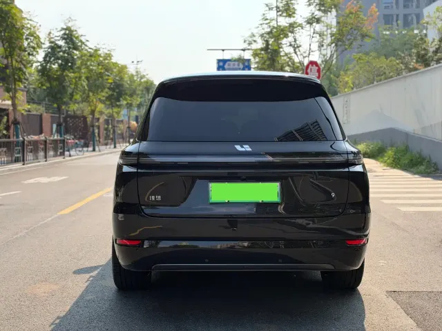 Li Auto L9 — Фото автомобиля 11