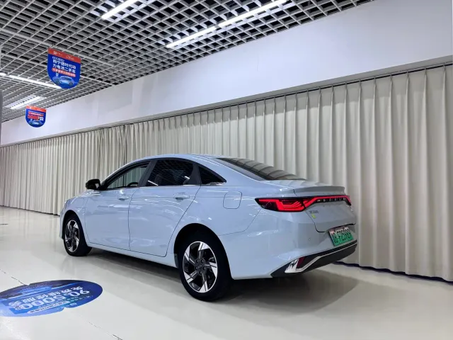 Geely Emgrand L — Фото автомобиля 3