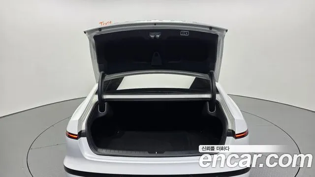 Hyundai Grandeur Grandeur (GN7) 2.5 Бензин 2WD — Фото автомобиля 16
