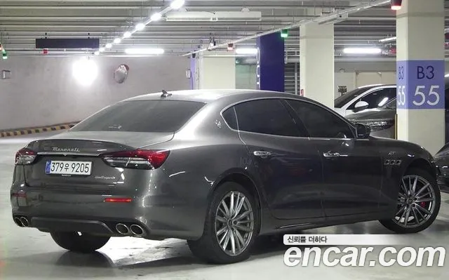 Фотография автомобиля — Maserati Quattroporte