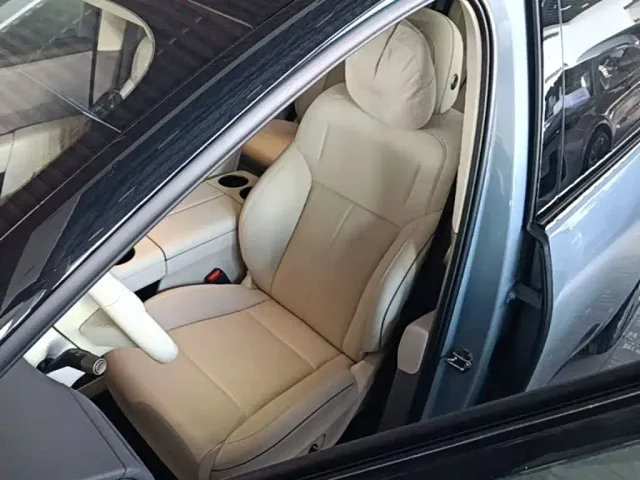 Li Auto i8 — Фото автомобиля 14