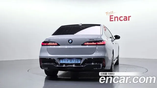 BMW i7 G70 — Фото автомобиля 4