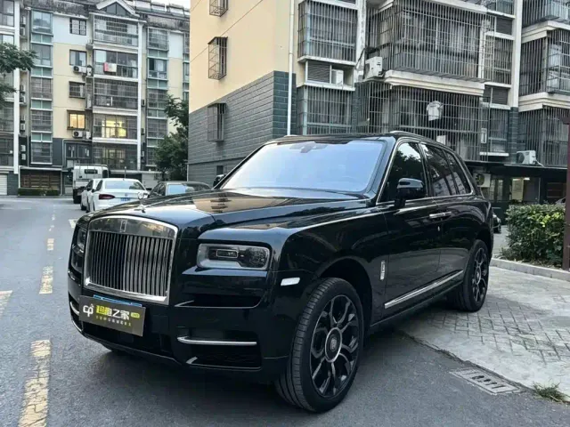Фотография автомобиля — Rolls-Royce Cullinan