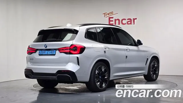 BMW iX3 — Фото автомобиля 2