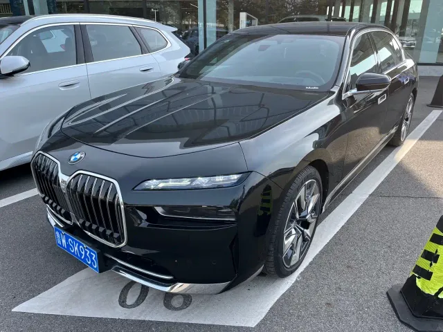 Фотография автомобиля — BMW 7 Series