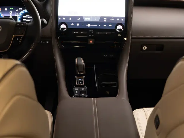 Toyota Alphard — Фото автомобиля 11