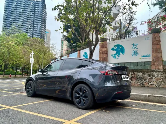Tesla Model Y 2024 Rear-Wheel Drive Version — Фото автомобиля 13