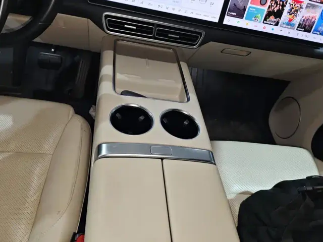 Li Auto L8 — Фото автомобиля 16