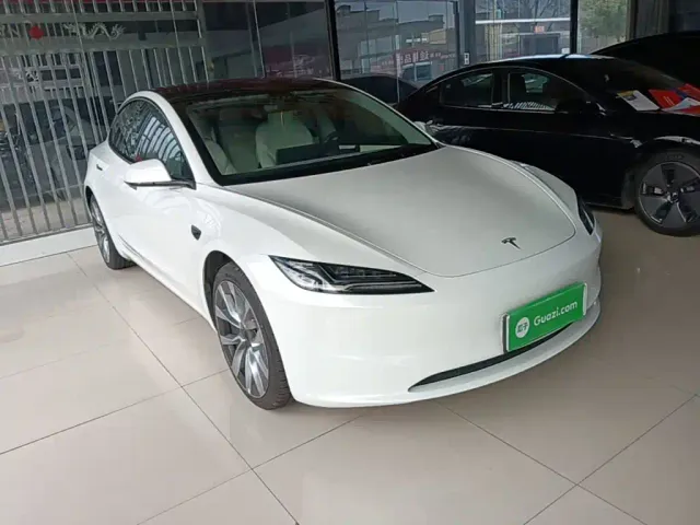 Tesla Model 3 — Фото автомобиля 3