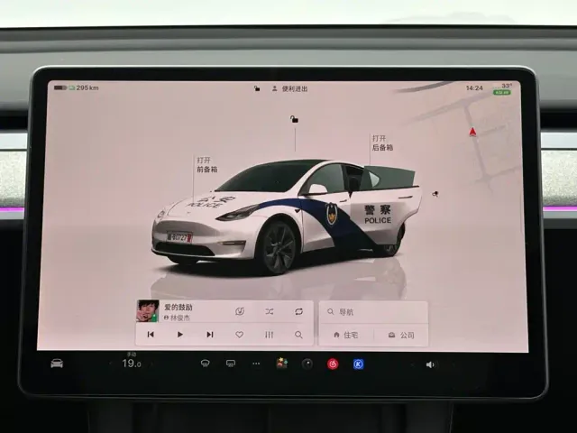 Tesla Model Y — Фото автомобиля 13