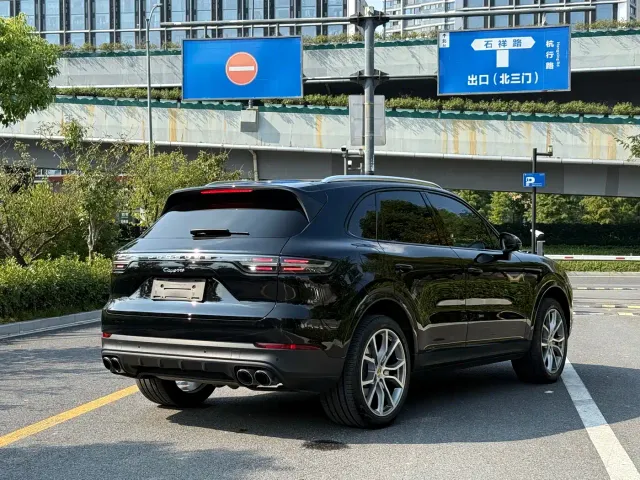 Porsche Cayenne — Фото автомобиля 6