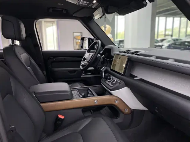 Land Rover Defender — Фото автомобиля 14