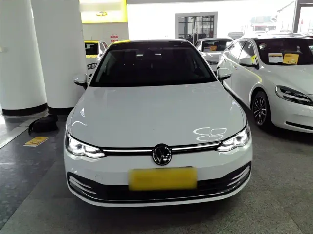 Volkswagen Golf — Фото автомобиля 2