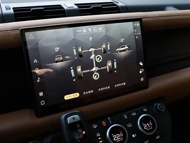Land Rover Defender — Фото автомобиля 17