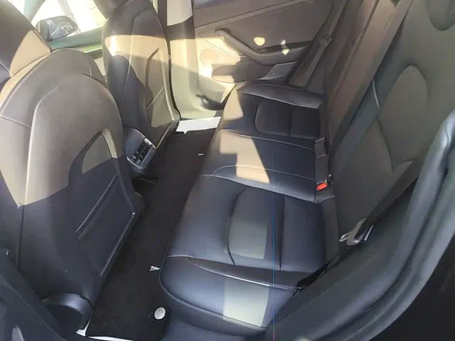 Tesla Model 3 — Фото автомобиля 16
