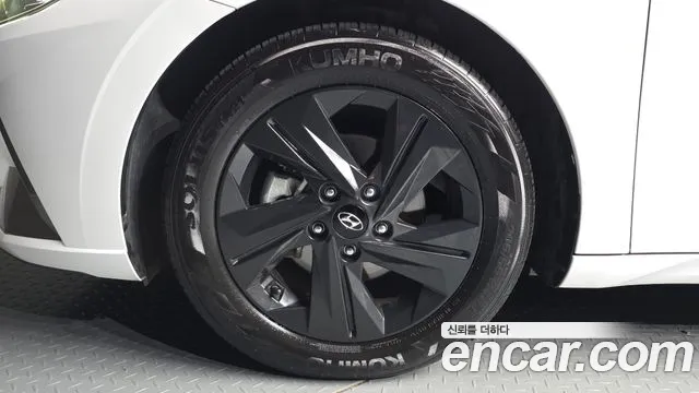 Hyundai Avante CN7 — Фото автомобиля 5