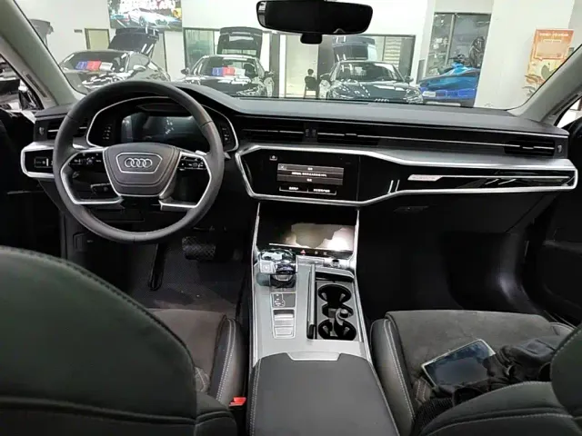 Audi A7L — Фото автомобиля 9