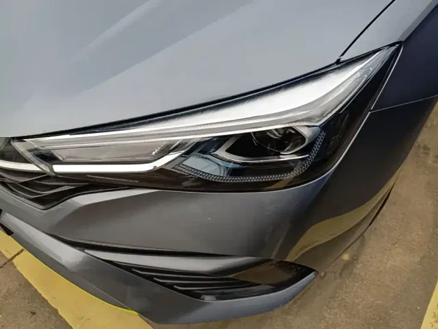 Roewe i5 — Фото автомобиля 23