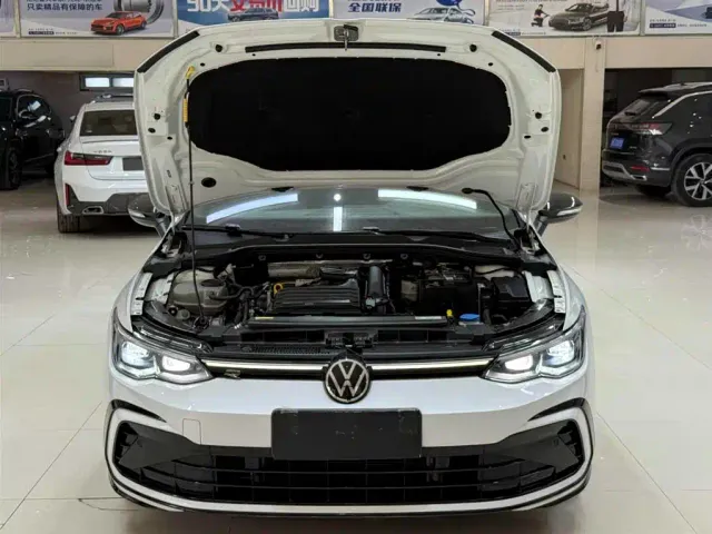 Volkswagen Golf — Фото автомобиля 7