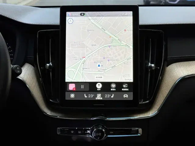 Volvo XC60 — Фото автомобиля 14