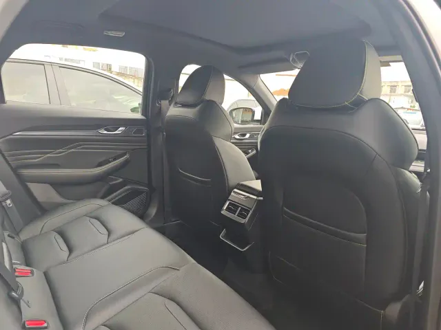 Geely Xingrui — Фото автомобиля 9