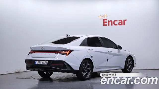 Hyundai Avante CN7 — Фото автомобиля 2