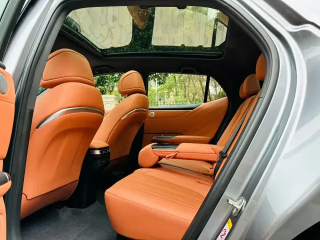 Changan Qiyuan E07 — Фото автомобиля 10