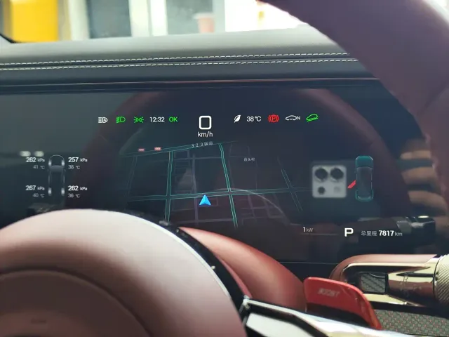 Denza Z9GT — Фото автомобиля 16