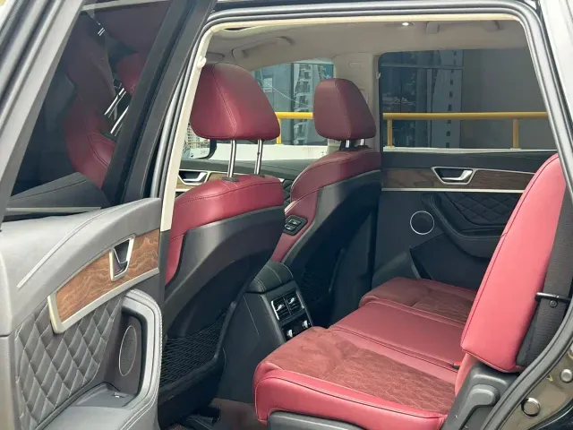 Hongqi HS7 — Фото автомобиля 5