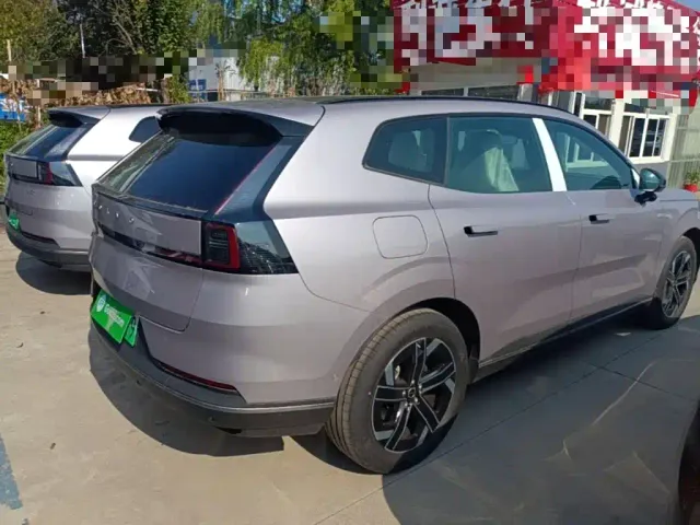 Volvo XC70 Plug-in Hybrid — Фото автомобиля 6