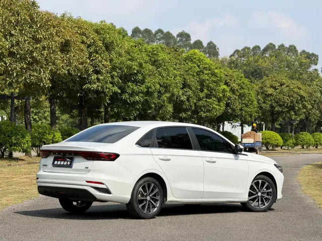 Geely Emgrand — Фото автомобиля 7