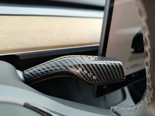 Tesla Model Y — Фото автомобиля 13