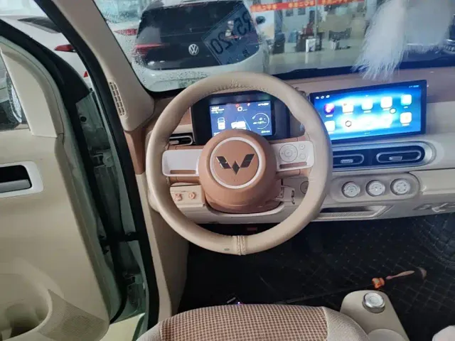Wuling Hongguang Mini EV — Фото автомобиля 10