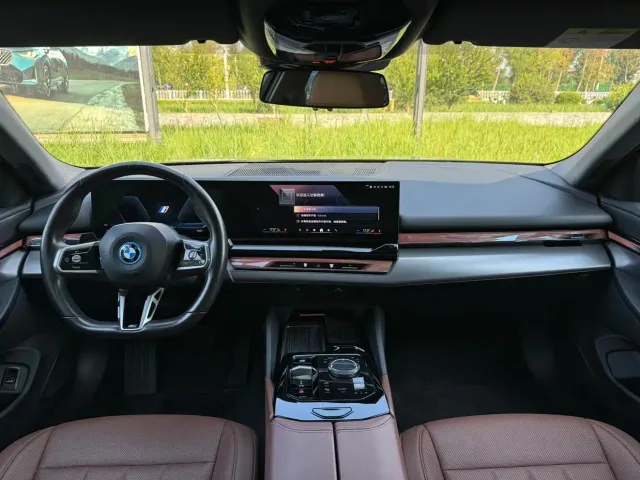 BMW i5 — Фото автомобиля 4