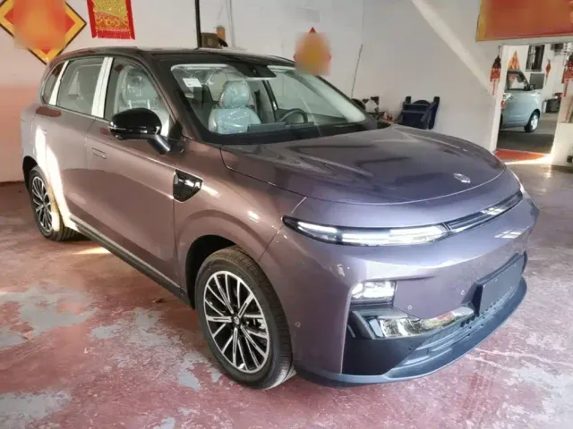 Leapmotor B10 — Фото автомобиля 3