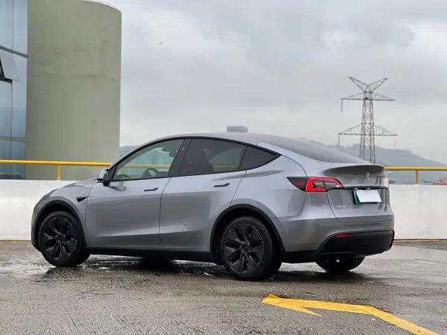 Tesla Model Y — Фото автомобиля 4