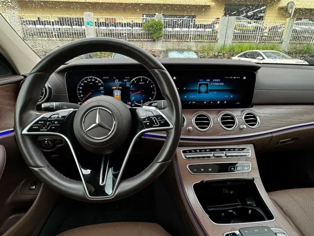 Mercedes-Benz E-Class — Фото автомобиля 5